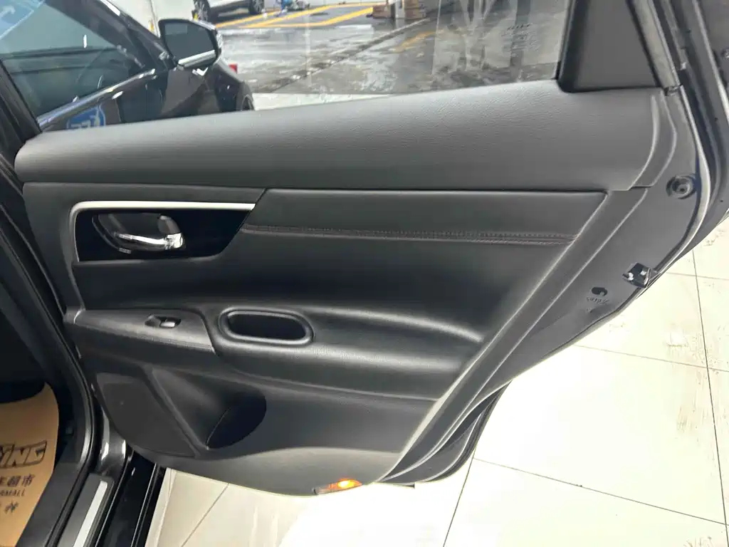 NISSAN TEANA 2018