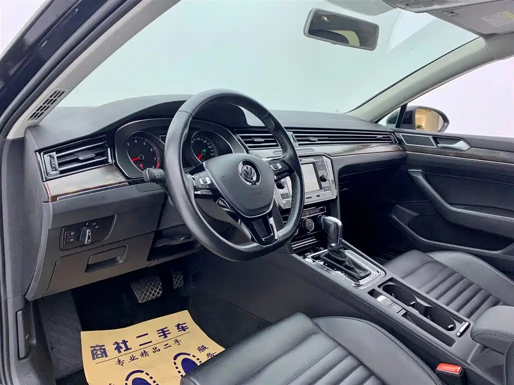 VOLKSWAGEN MAGOTAN 2020