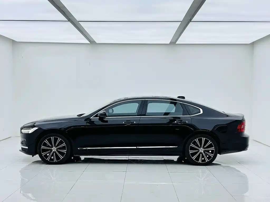 VOLVO S90 2022