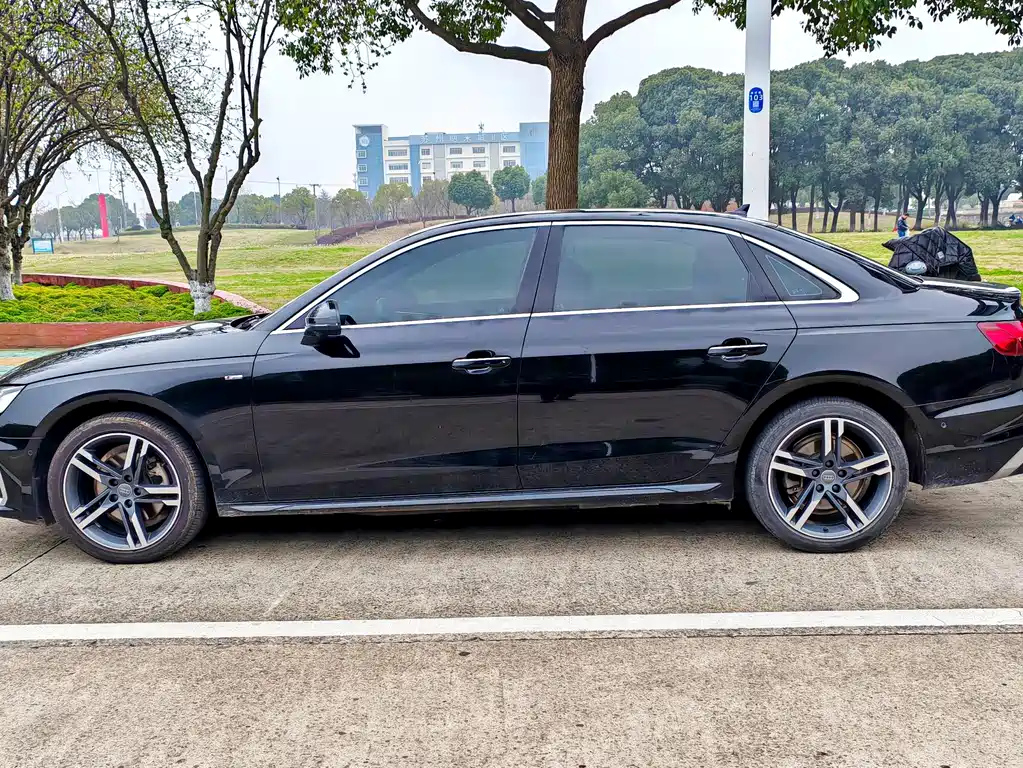 AUDI A4L 2022