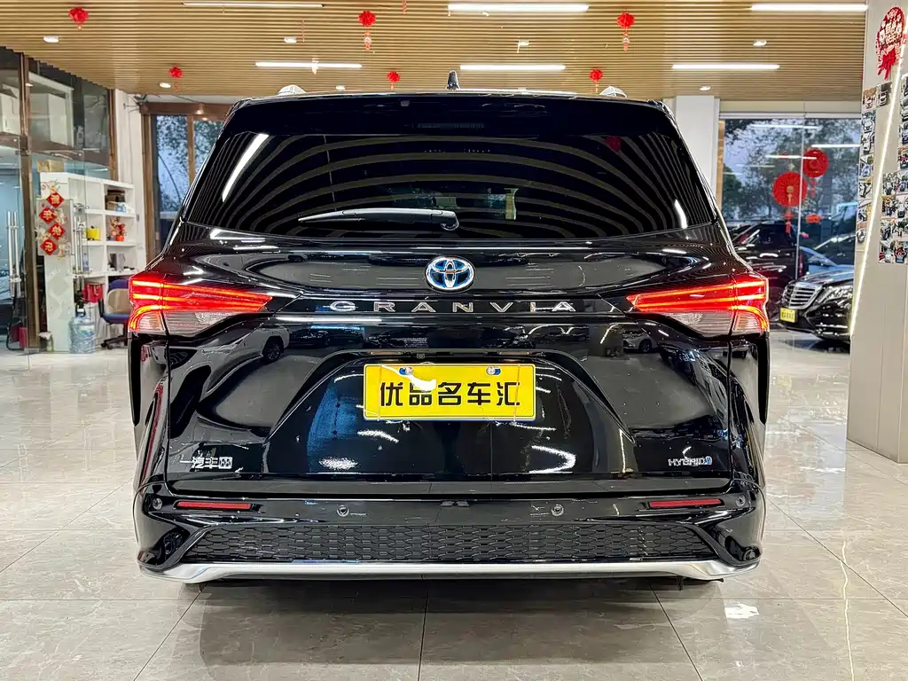 TOYOTA GRANVIA 2023