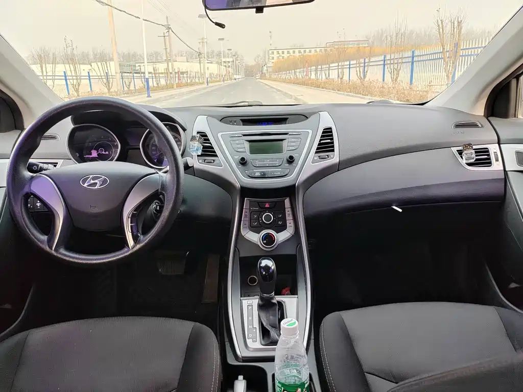 HYUNDAI ELANTRA 2017