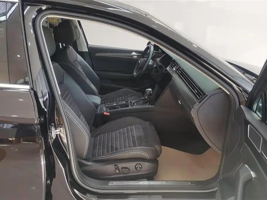 VOLKSWAGEN MAGOTAN 2022