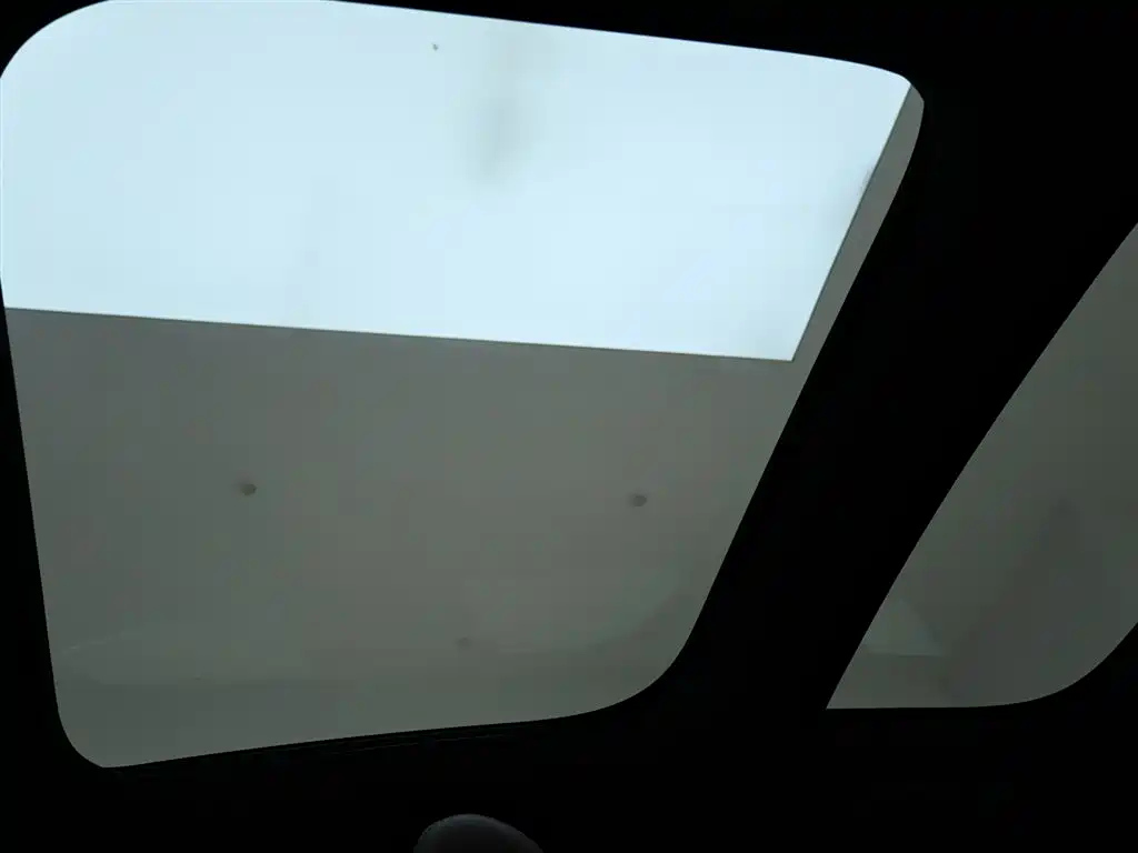 MERCEDES BENZ GLB 2023