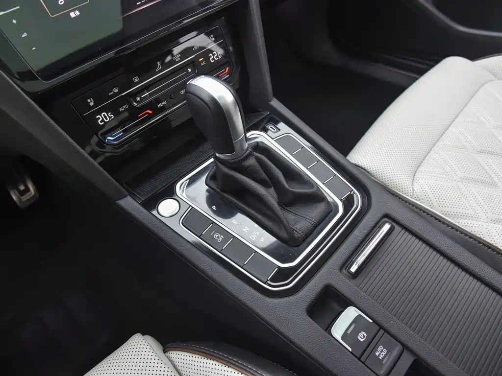 VOLKSWAGEN MAGOTAN 2023