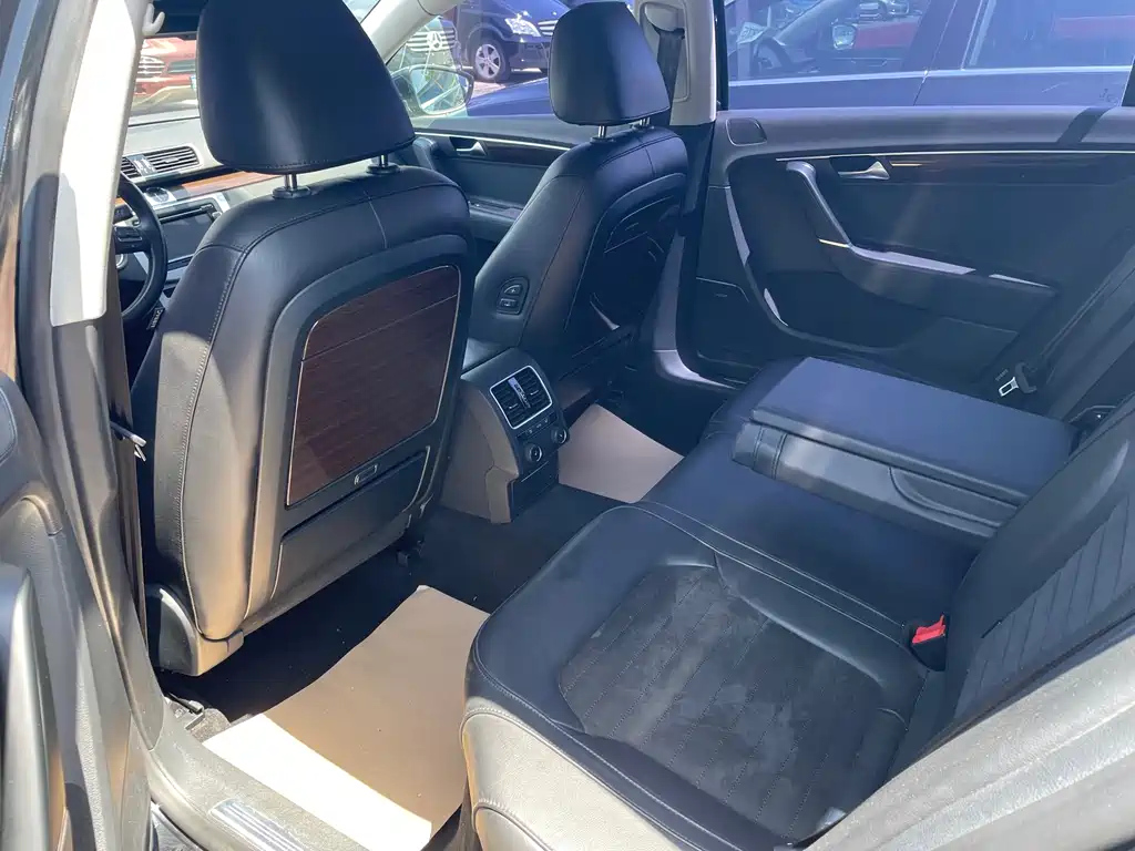 VOLKSWAGEN MAGOTAN 2015
