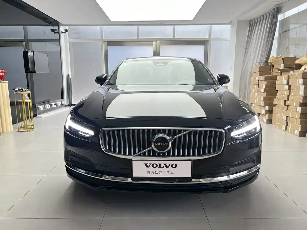 VOLVO S90 2023