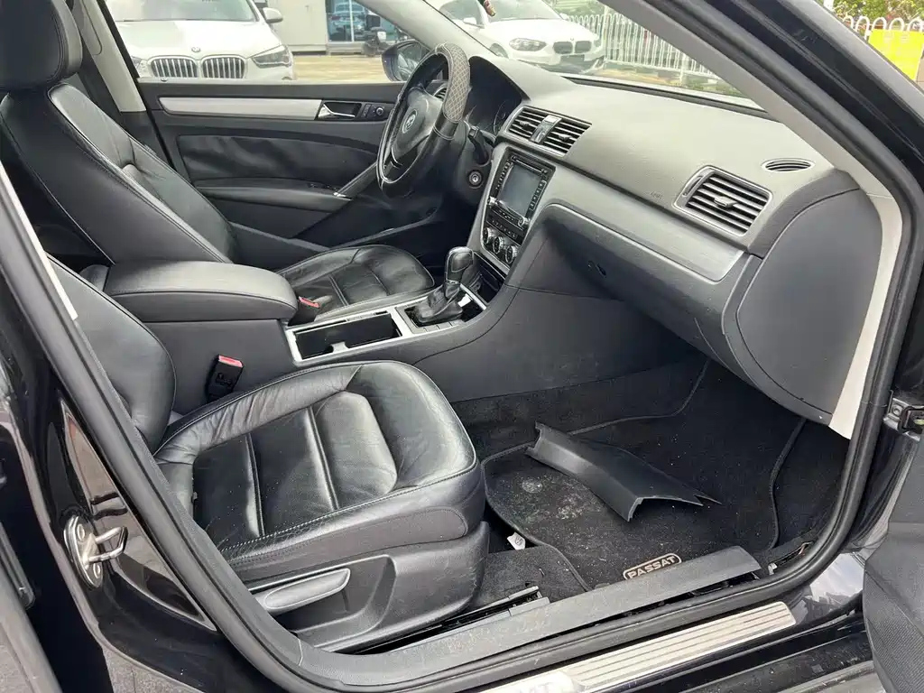 VOLKSWAGEN PASSAT 2014