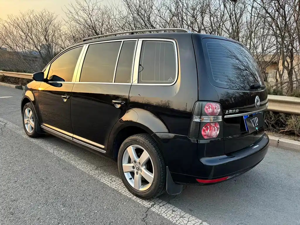 VOLKSWAGEN TOURAN 2014