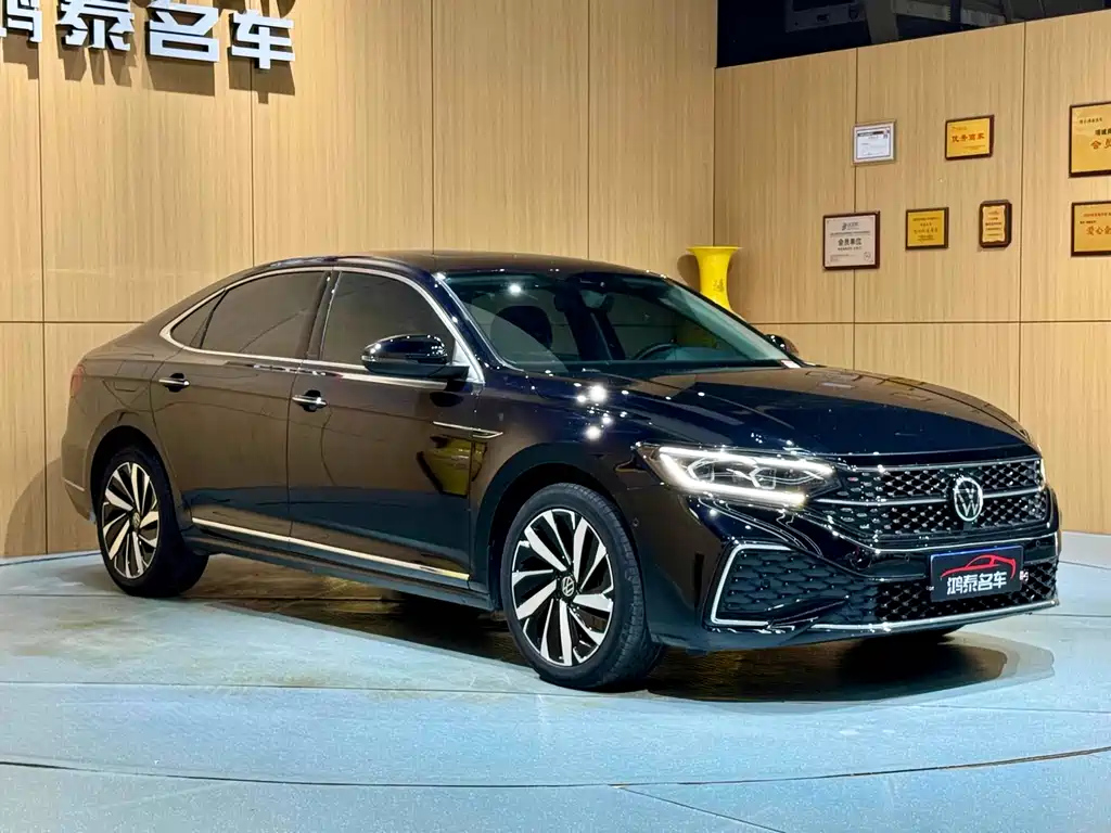 VOLKSWAGEN PASSAT 2022