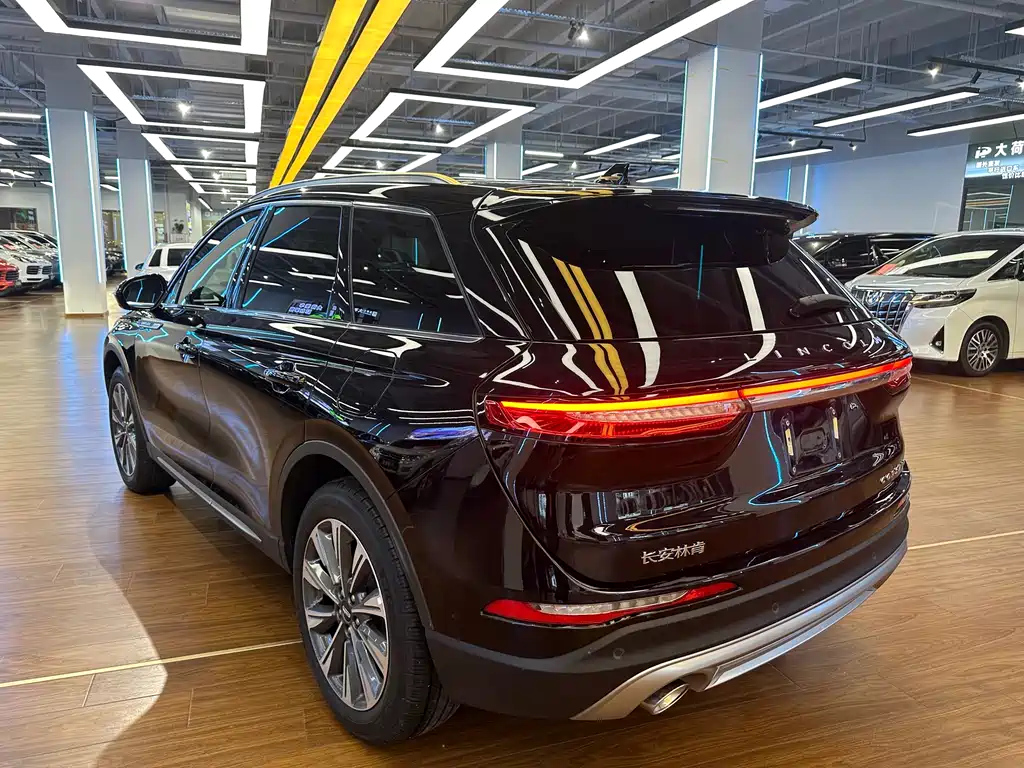 LINCOLN ADVENTURER 2021