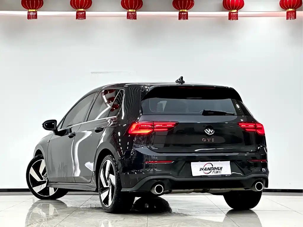 VOLKSWAGEN GOLF 2023