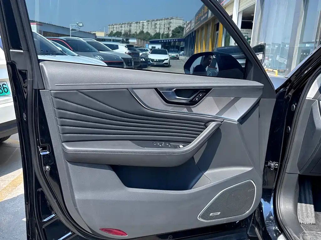 HONGQI HS5 2023