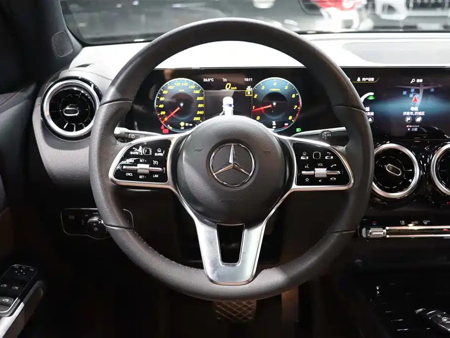 MERCEDES BENZ GLB 2023