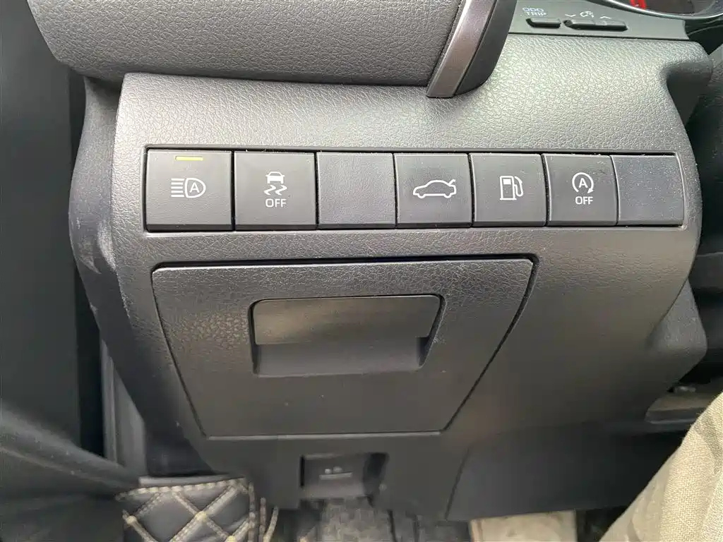 TOYOTA CAMRY 2018