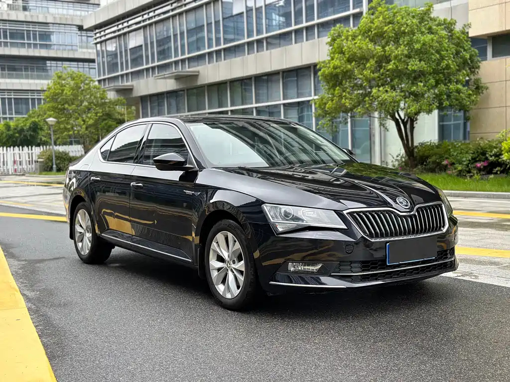SKODA SUPERB 2019