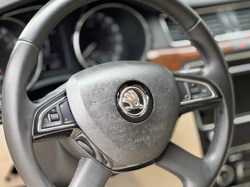 SKODA SUPERB 2014