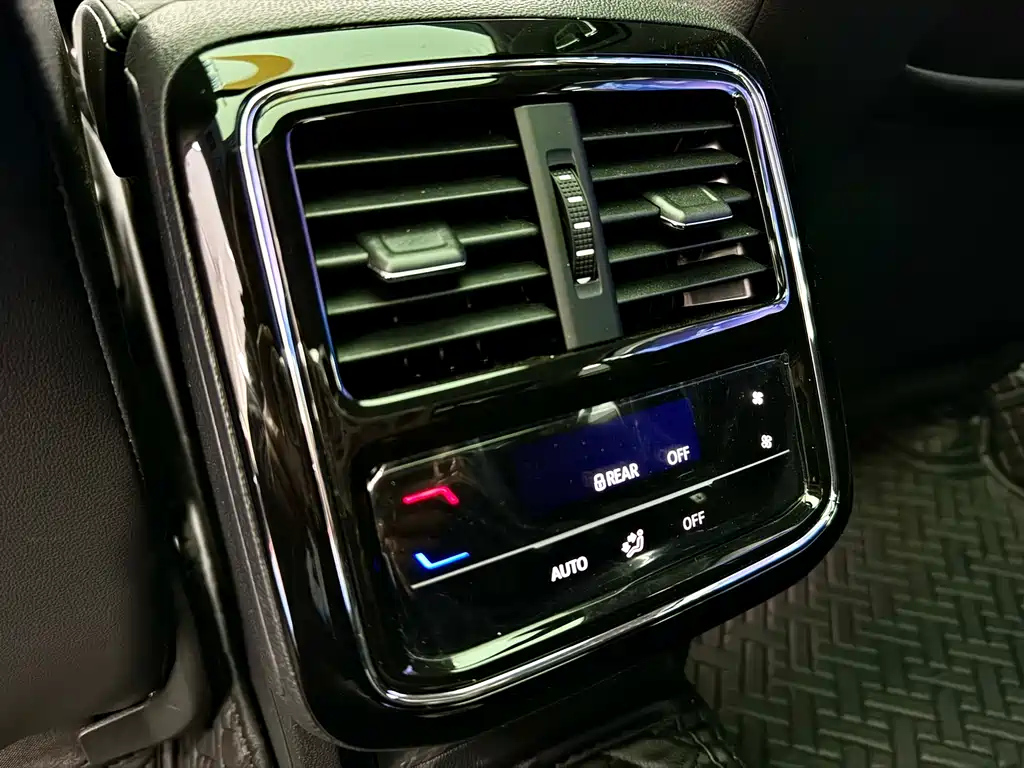 VOLKSWAGEN PASSAT 2023