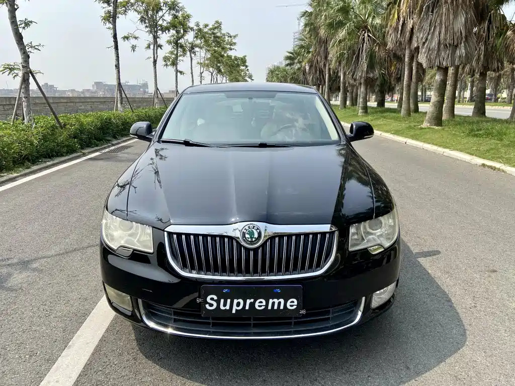 SKODA SUPERB 2011