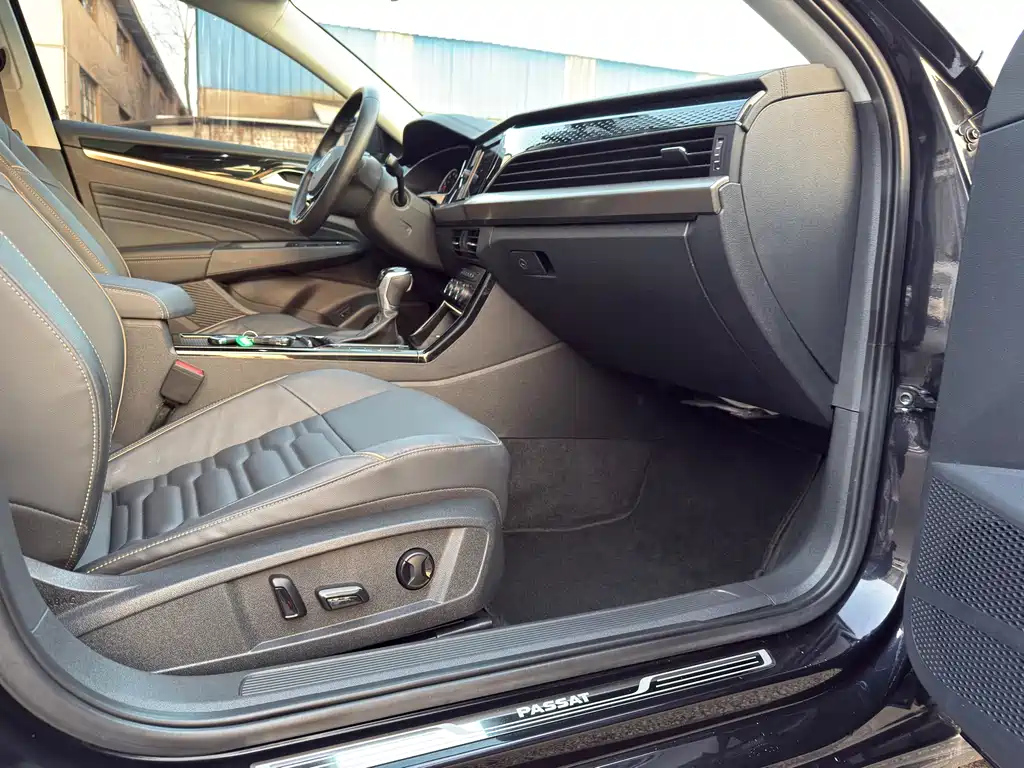 VOLKSWAGEN PASSAT 2020
