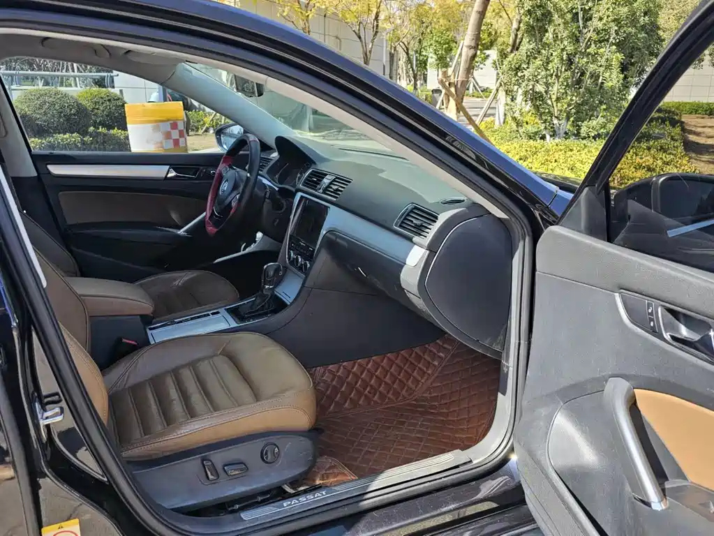 VOLKSWAGEN PASSAT 2015
