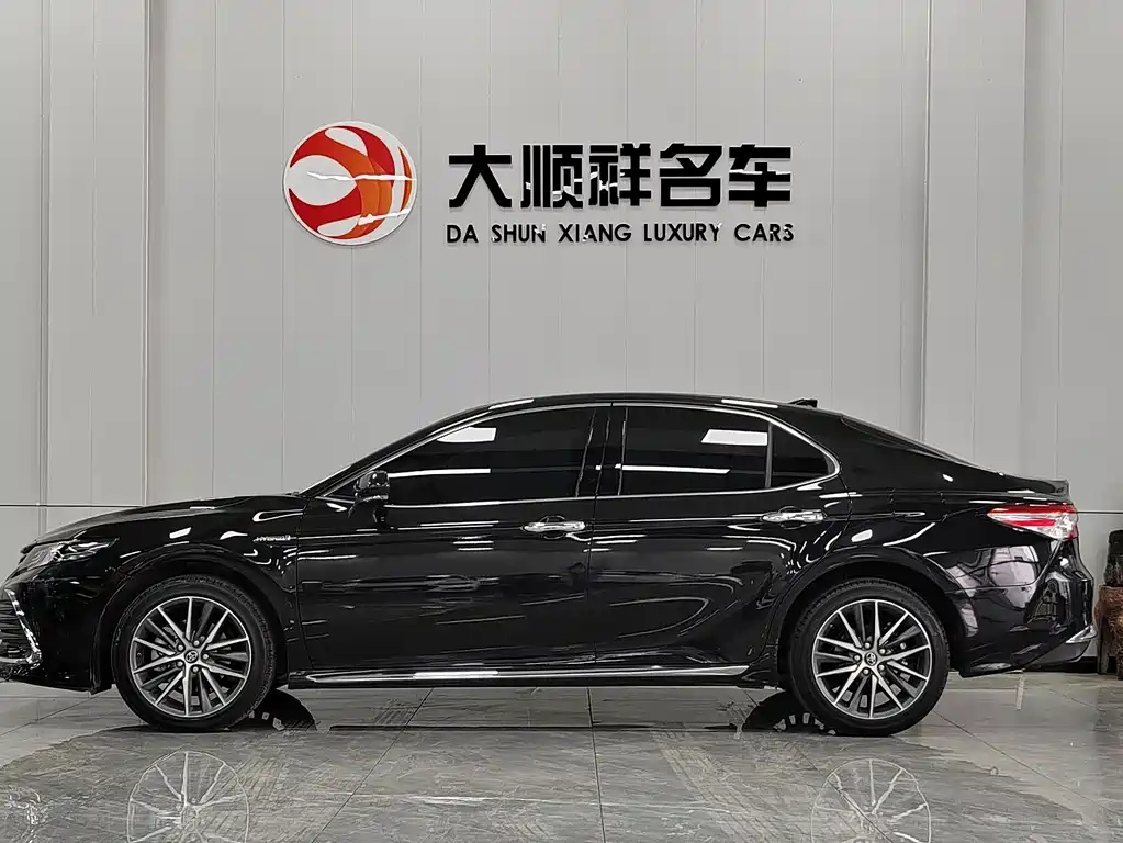 TOYOTA CAMRY 2024