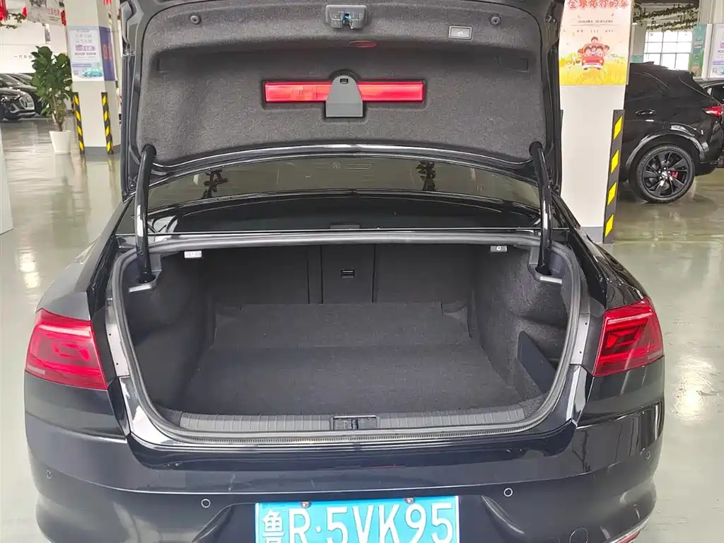 VOLKSWAGEN MAGOTAN 2022