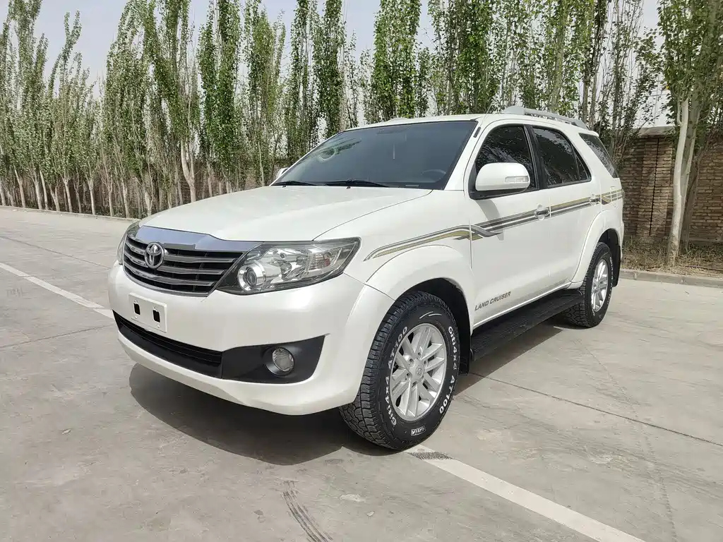 TOYOTA FORTUNER 2015