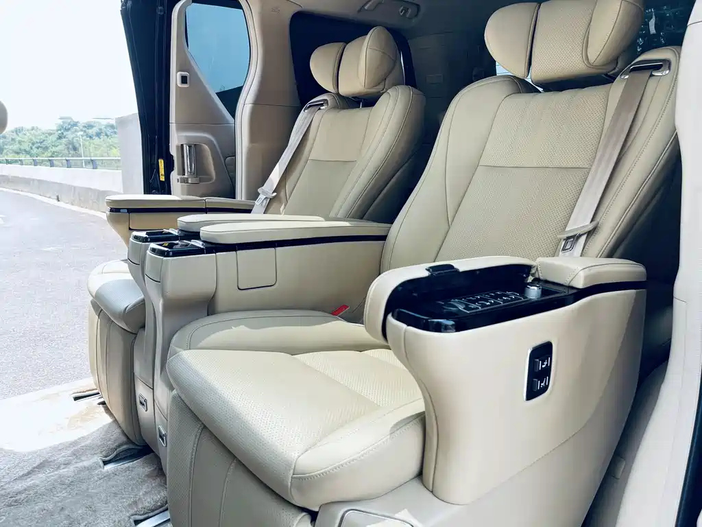 TOYOTA ALPHARD 2012