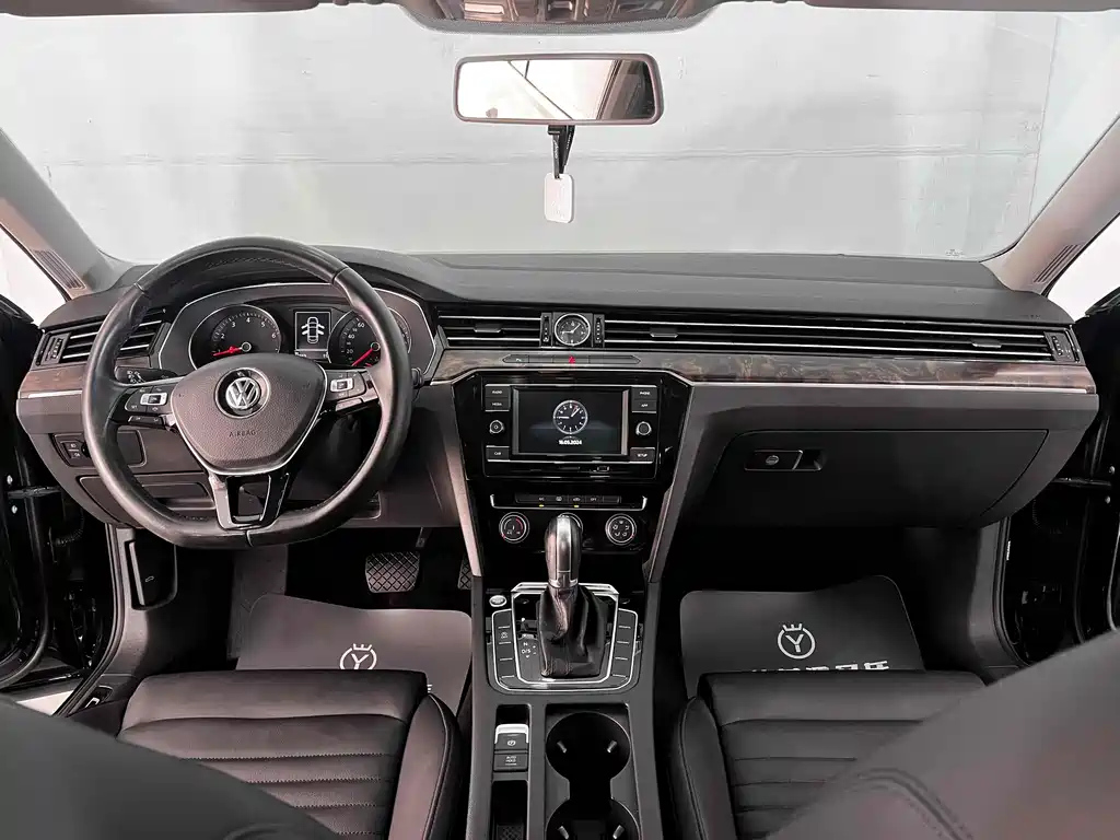 VOLKSWAGEN MAGOTAN 2020
