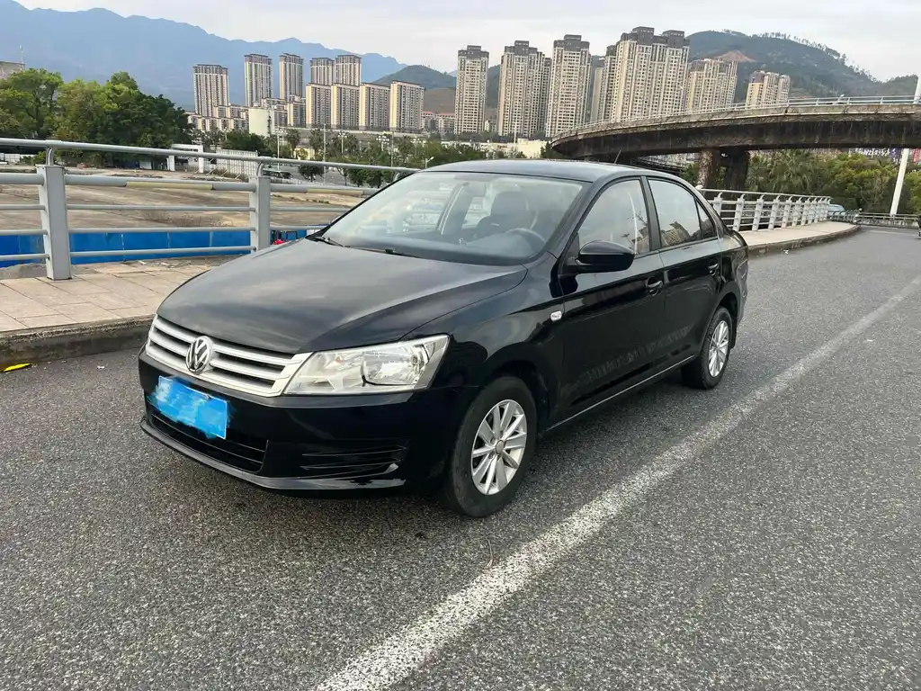 VOLKSWAGEN SANTANA 2015