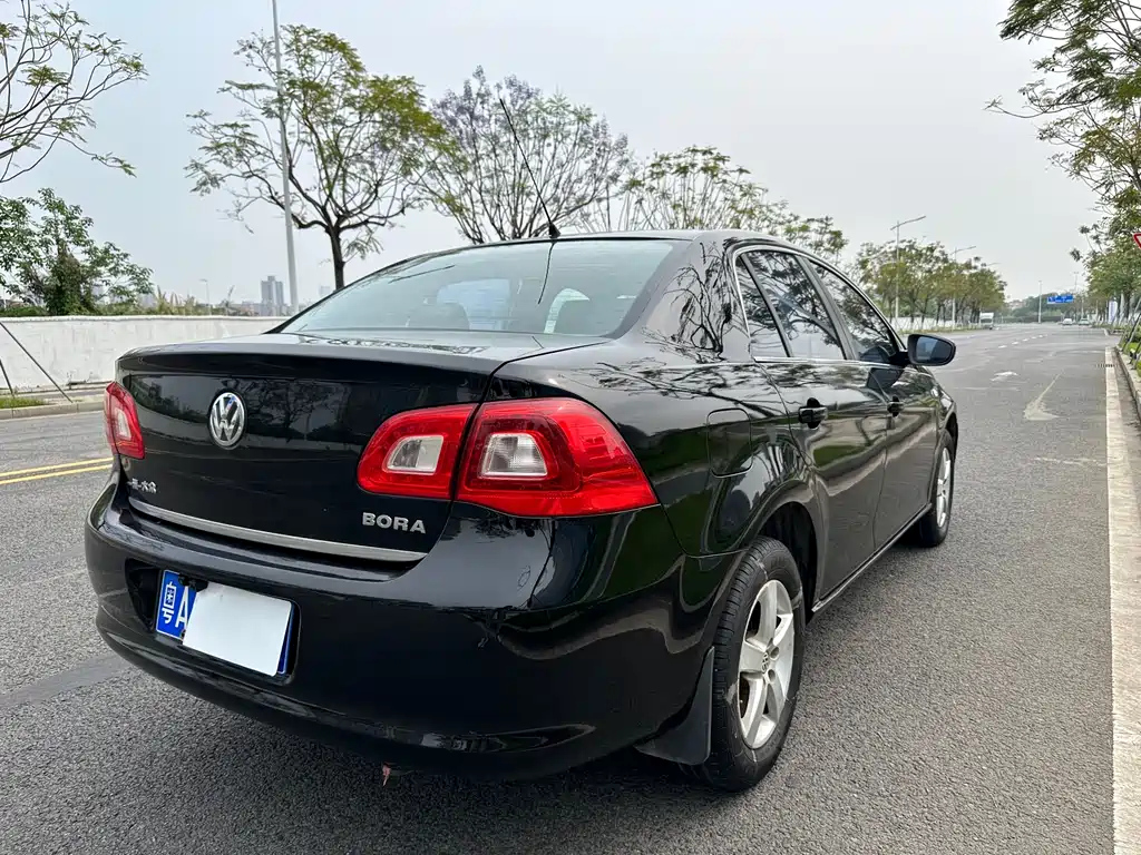 VOLKSWAGEN BORA 2010