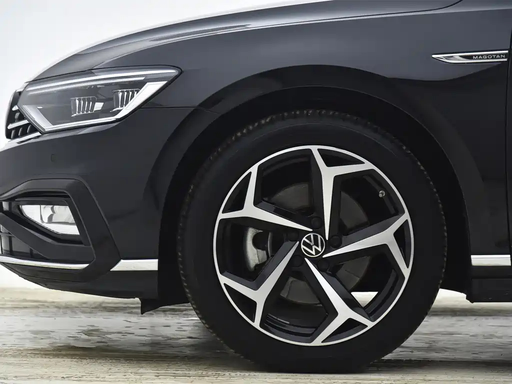 VOLKSWAGEN MAGOTAN 2023