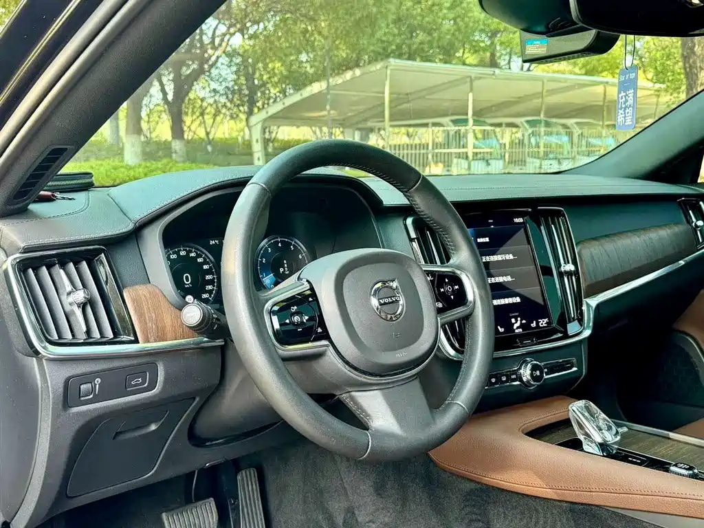 VOLVO S90 2021