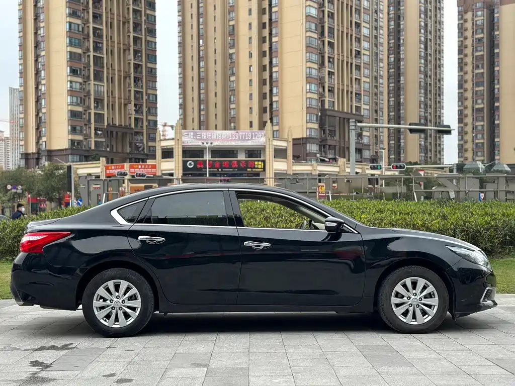 NISSAN TEANA 2017