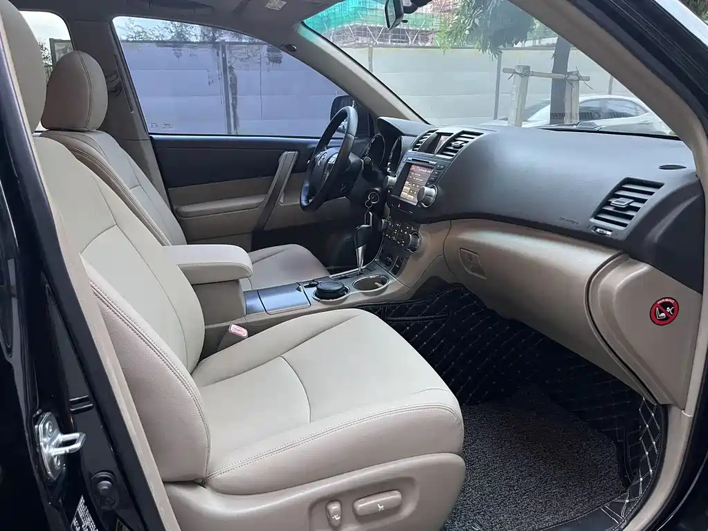 TOYOTA HIGHLANDER 2011