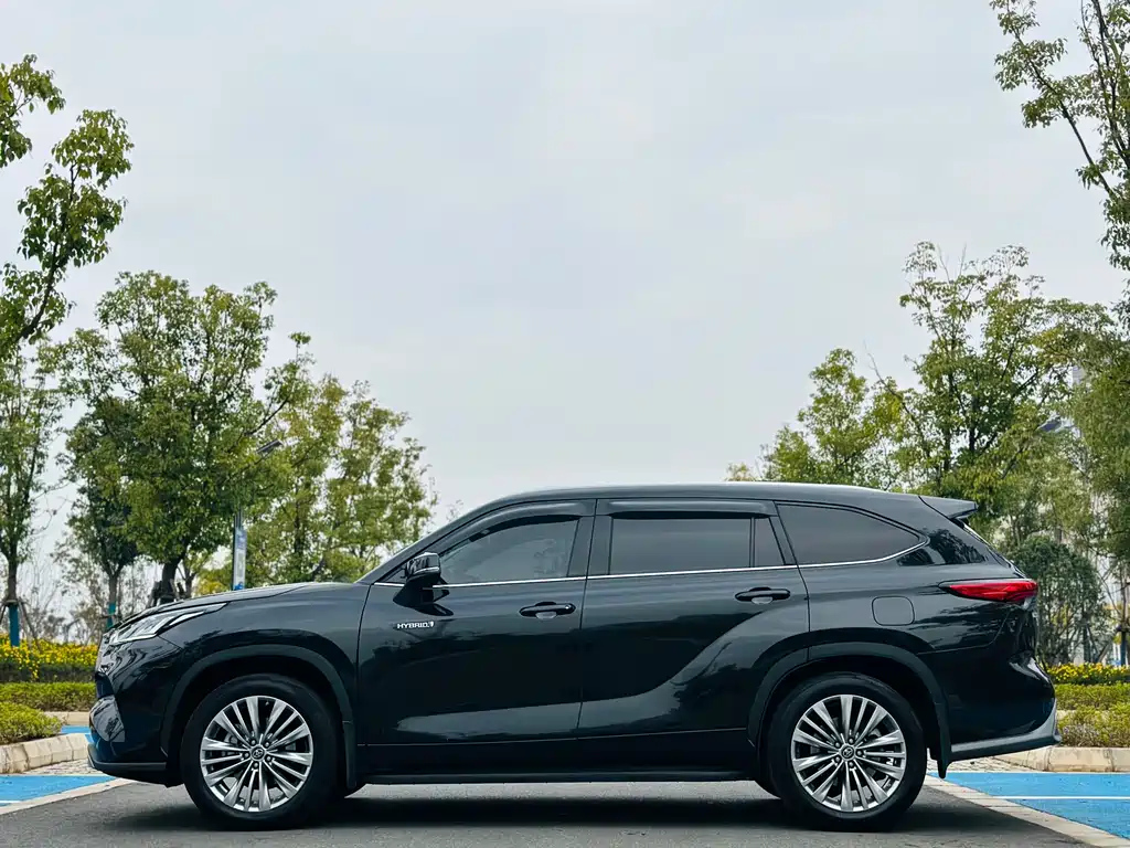 TOYOTA HIGHLANDER 2022