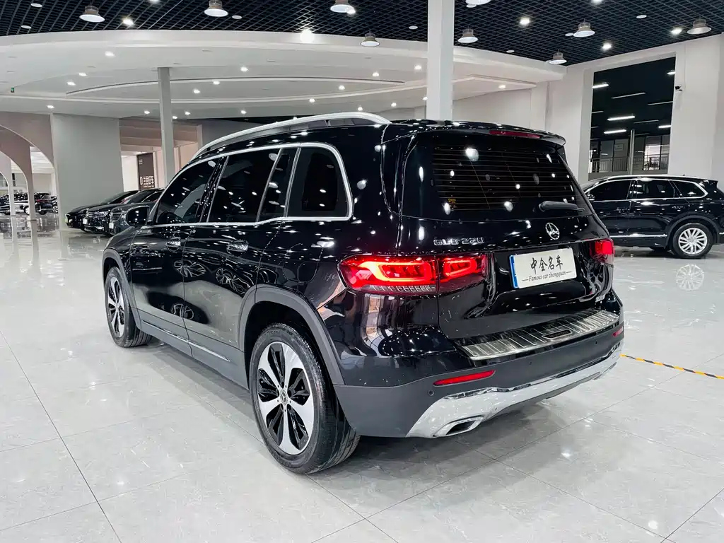 MERCEDES BENZ GLB 2023