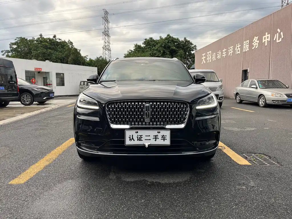 LINCOLN ADVENTURER 2020