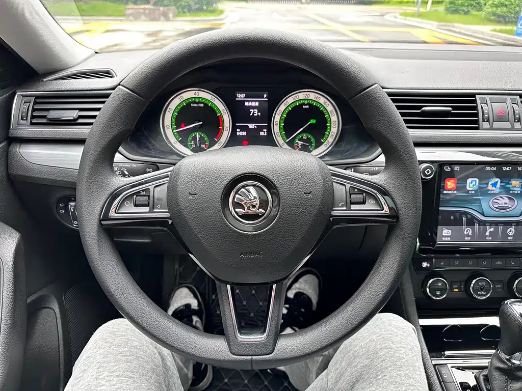 SKODA SUPERB 2019