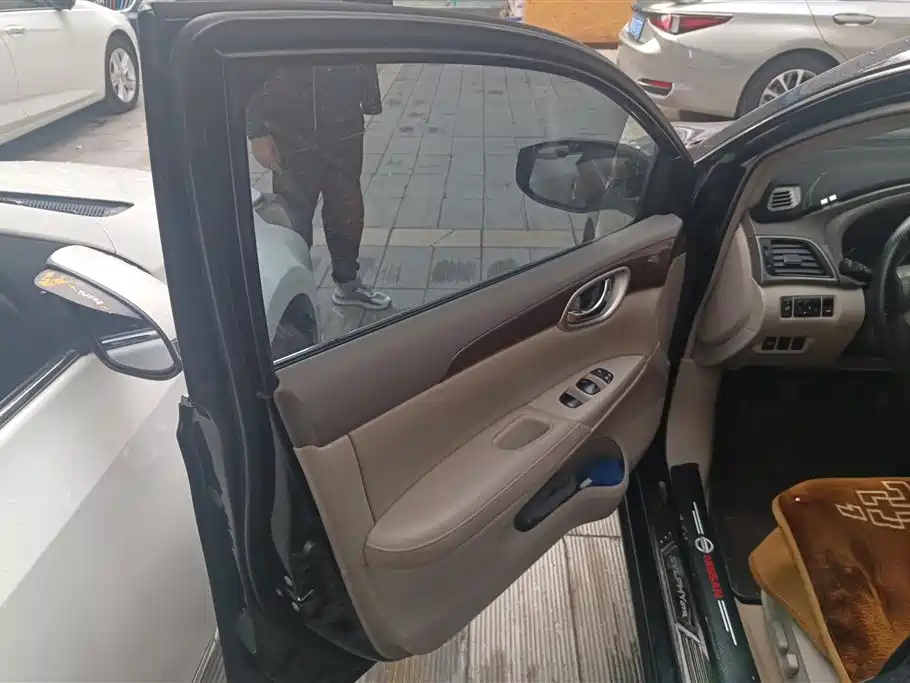 NISSAN SYLPHY 2013