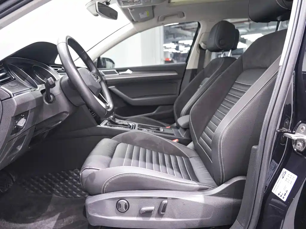 VOLKSWAGEN MAGOTAN 2022