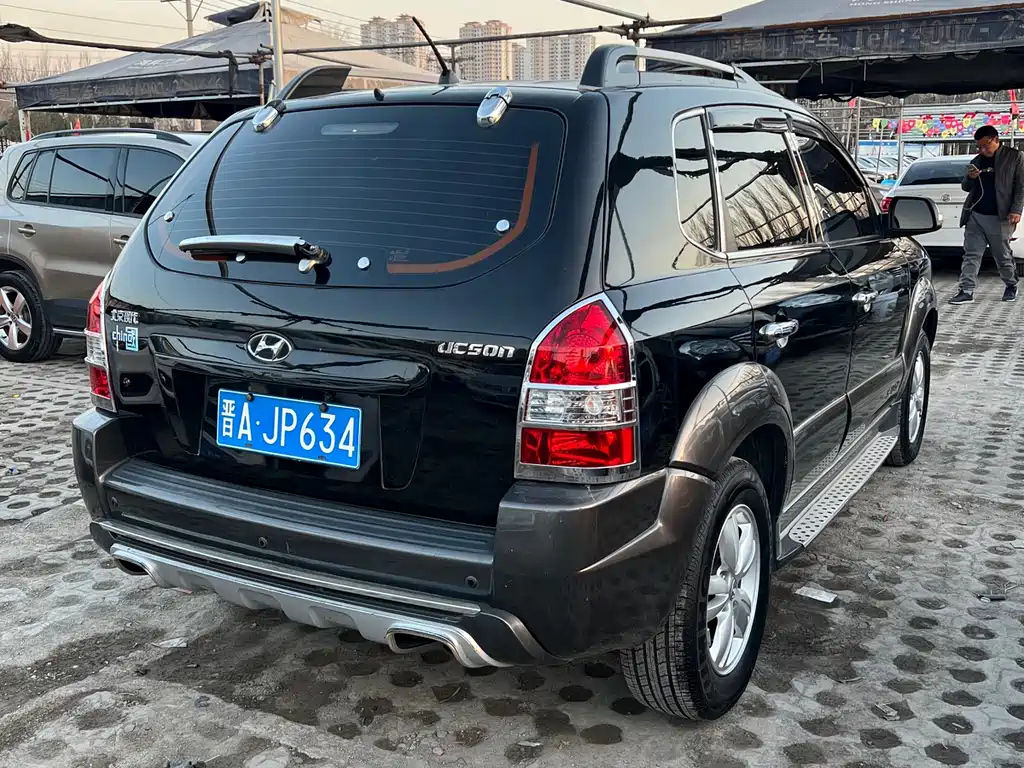 HYUNDAI TUCSON 2011