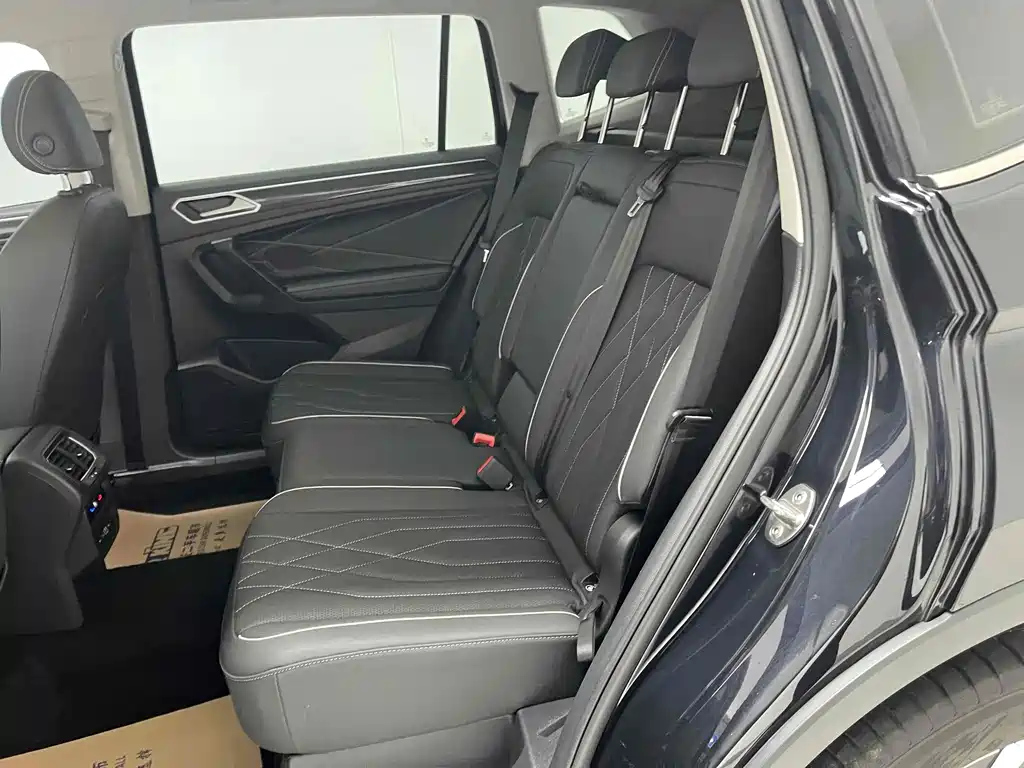 VOLKSWAGEN TIGUAN L 2022