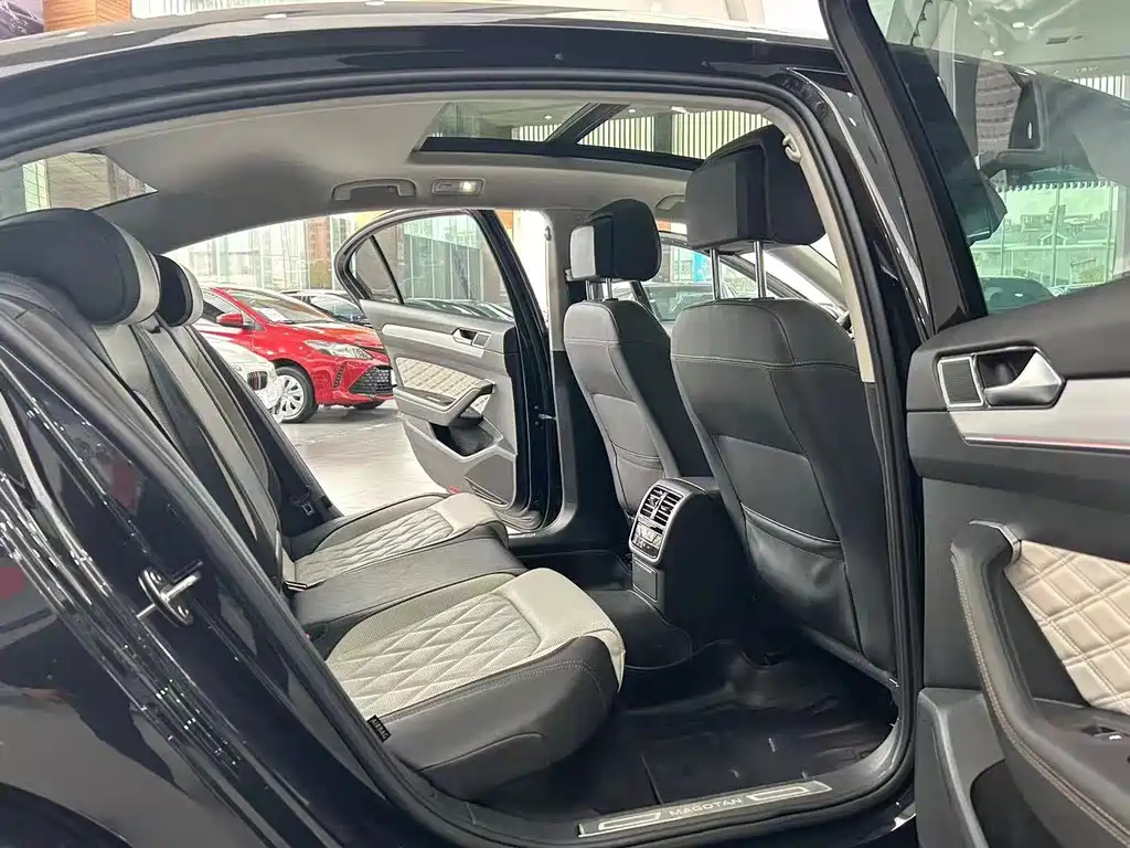 VOLKSWAGEN MAGOTAN 2023