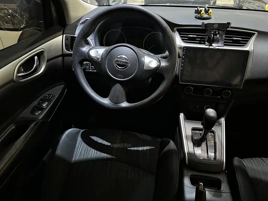 NISSAN SYLPHY 2020