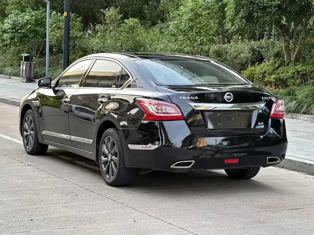 NISSAN TEANA 2015