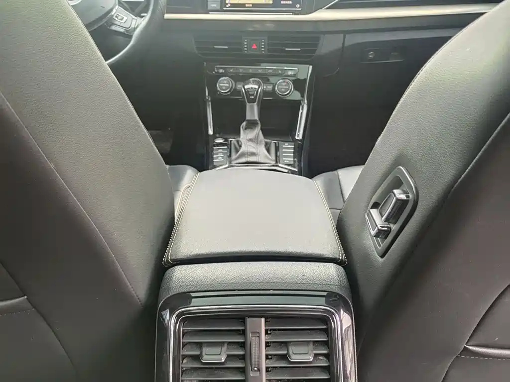VOLKSWAGEN PASSAT 2020