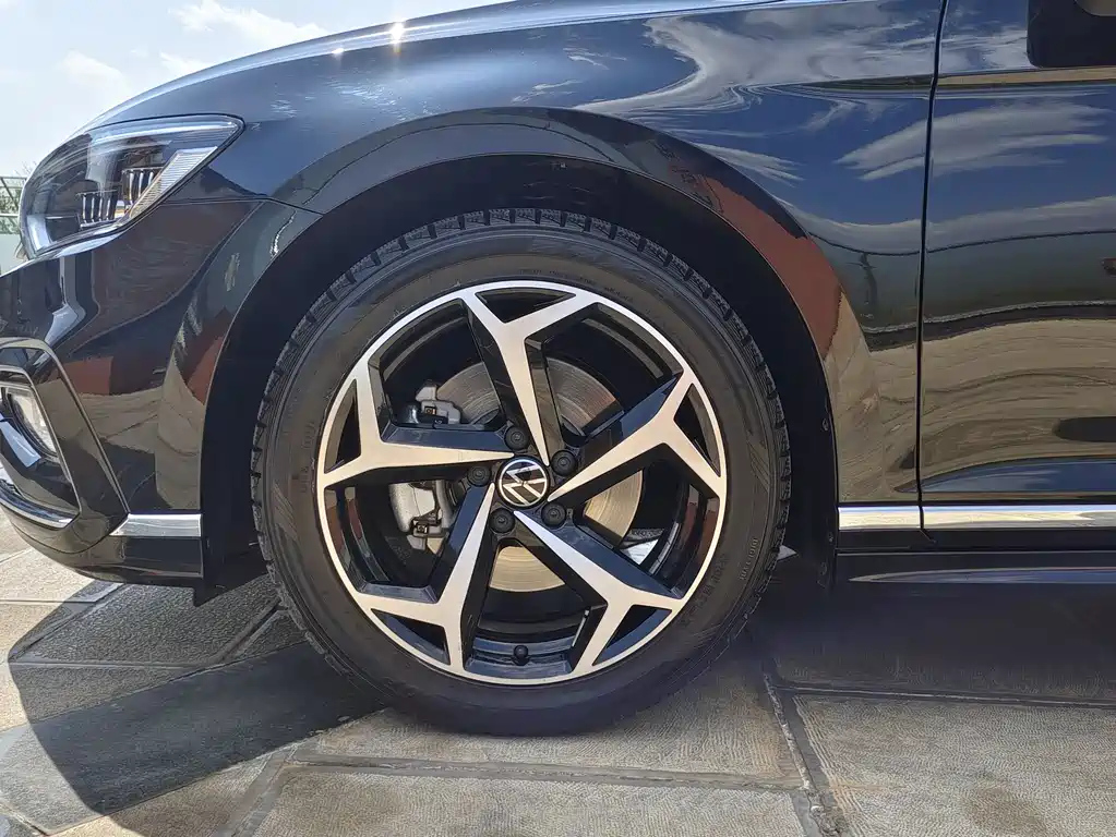 VOLKSWAGEN MAGOTAN 2023