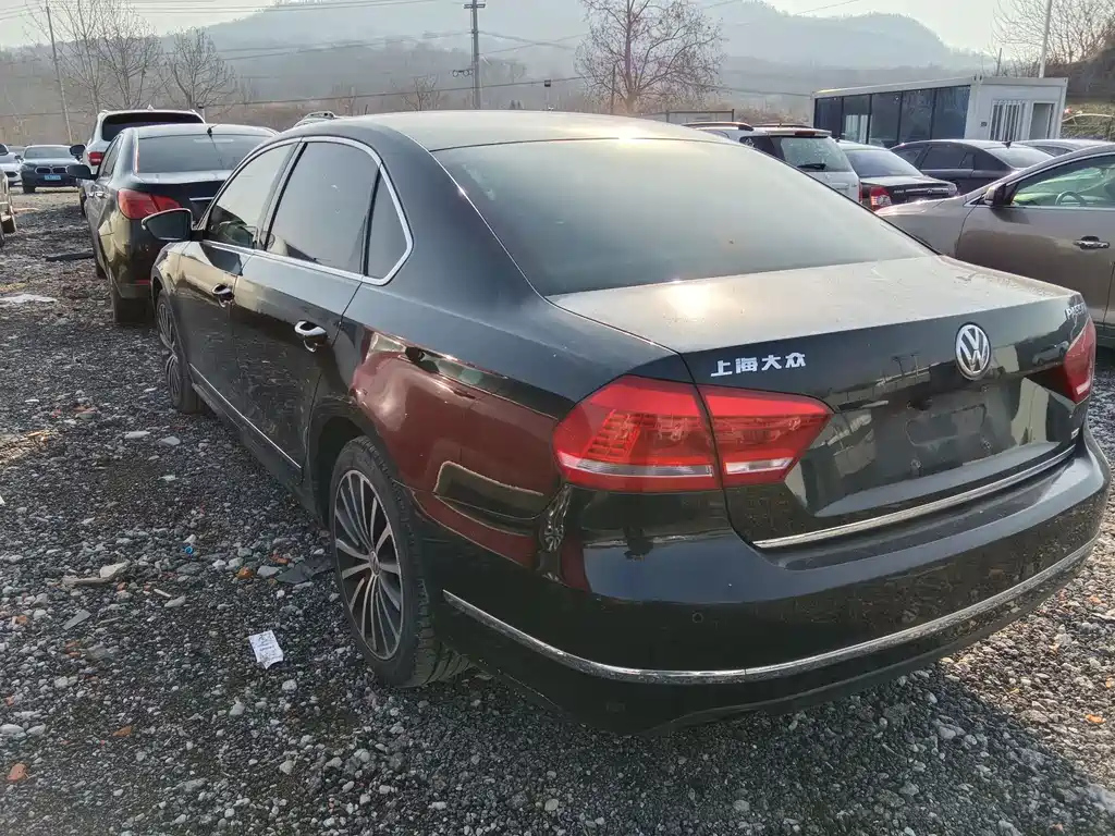 VOLKSWAGEN PASSAT 2013